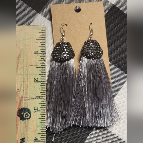 Grey with shiny silver fringe earrings - Picture 3 of 3